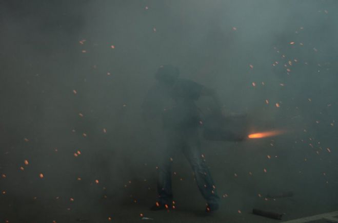 Σοκαριστικό βίντεο από την Καλαμάτα | Η στιγμή του θανάσιμου τραυματισμού του εικονολήπτη (vd)