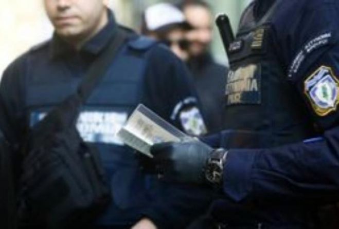 Έφοδοι της ΕΛ.ΑΣ σε τέσσερα σπίτια για πάρτι και τζόγο