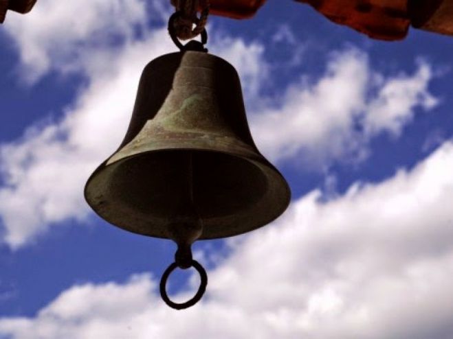 Πένθιμα χτυπούν οι καμπάνες στο Δρακοβούνι Αρκαδίας (vd)