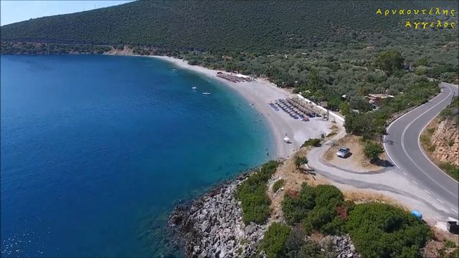 "Κρυονέρι" | Πετώντας πάνω από την πανέμορφη βοτσαλωτή παραλία της Κυνουρίας! (vd)