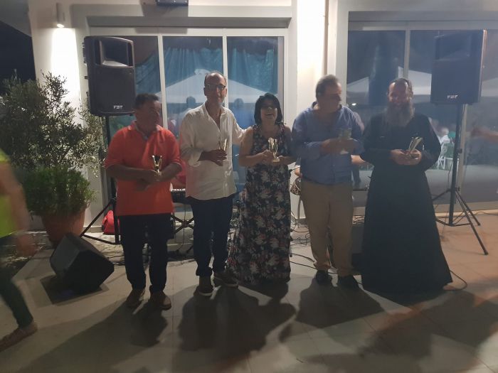 &Pi;&alpha;&rho;ά&lambda;&iota;&omicron; Ά&sigma;&tau;&rho;&omicron;&sigmaf; | &Eta; &gamma;&iota;&omicron;&rho;&tau;ή &tau;&omega;&nu; &epsilon;&rho;&alpha;&sigma;&iota;&tau;&epsilon;&chi;&nu;ώ&nu; &psi;&alpha;&rho;ά&delta;&omega;&nu; (&epsilon;&iota;&kappa;ό&nu;&epsilon;&sigmaf; - &beta;ί&nu;&tau;&epsilon;&omicron;)