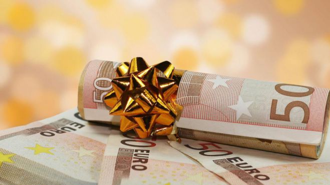 Περιμένεις Δώρο Χριστουγέννων; Δες πότε θα μπουν τα χρήματα στο λογαριασμό σου!