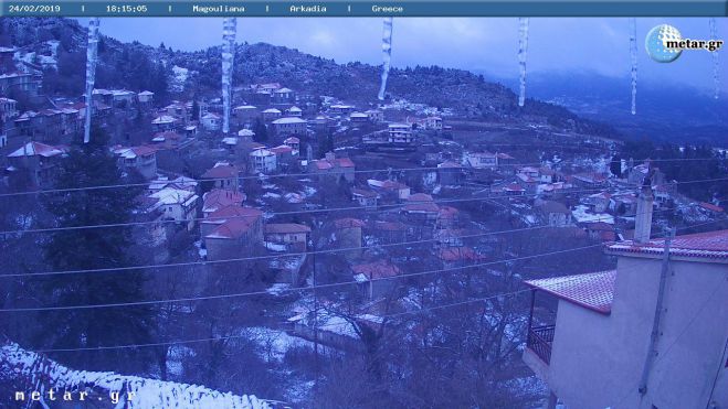 Χιόνισε ξανά στα Μαγούλιανα - Δείτε live!