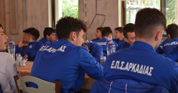 &Omicron;&iota; &Mu;&iota;&kappa;&tau;έ&sigmaf; &Epsilon;&Pi;&Sigma;&Alpha; έ&kappa;&omicron;&psi;&alpha;&nu; &tau;&eta;&nu; &pi;ί&tau;&alpha; &tau;&omicron;&upsilon;&sigmaf; (&epsilon;&iota;&kappa;ό&nu;&epsilon;&sigmaf;)