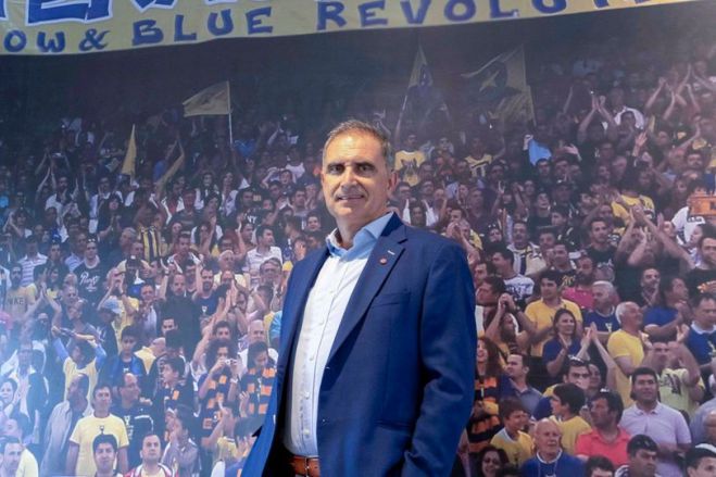 93 &chi;&rho;ό&nu;&iota;&alpha; &Alpha;&sigma;&tau;έ&rho;&alpha;&sigmaf; &Tau;&rho;ί&pi;&omicron;&lambda;&eta;&sigmaf; | &Gamma;&iota;ώ&rho;&gamma;&omicron;&sigmaf; &Mu;&pi;&omicron;&rho;&omicron;&beta;ή&lambda;&omicron;&sigmaf;: "&Eta; &omicron;&mu;ά&delta;&alpha; &mu;&alpha;&sigmaf; &mu;&epsilon;&gamma;&alpha;&lambda;ώ&nu;&epsilon;&iota; &kappa;&alpha;&theta;&eta;&mu;&epsilon;&rho;&iota;&nu;ά &sigma;&epsilon; ό&lambda;&alpha; &tau;&alpha; &epsilon;&pi;ί&pi;&epsilon;&delta;&alpha;"