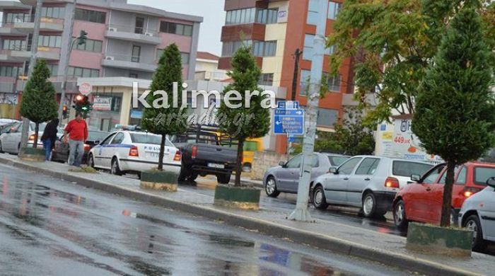 Τροχαίο και κυκλοφοριακό κομφούζιο στον κόμβο του «Βασιλόπουλου» (εικόνες)