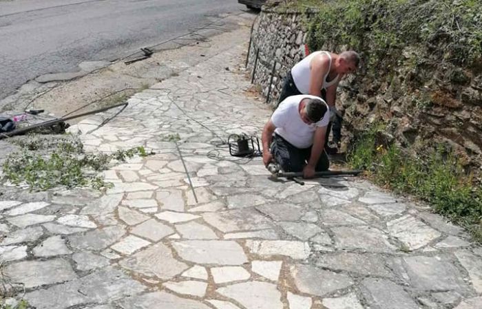 Αντιδήμαρχος Λαγός: "Κατασκευάζουμε κουπαστές σε χωριά του Δήμου Τρίπολης"