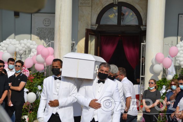Η Καλαμάτα είπε το τελευταίο "αντίο" στη μικρή Αναστασία (vd)