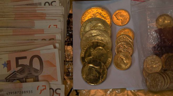 &Omicron; &kappa;&lambda;&epsilon;&mu;&mu;έ&nu;&omicron;&sigmaf; &theta;&eta;&sigma;&alpha;&upsilon;&rho;ό&sigmaf; &beta;&rho;έ&theta;&eta;&kappa;&epsilon; &sigma;&tau;&omicron; &Chi;&alpha;&lambda;ά&nu;&delta;&rho;&iota;: 700 &kappa;&iota;&lambda;ά &chi;&rho;&upsilon;&sigma;&alpha;&phi;&iota;&kappa;ά, &delta;&iota;&alpha;&mu;ά&nu;&tau;&iota;&alpha; &kappa;&alpha;&iota; &mu;&epsilon;&tau;&rho;&eta;&tau;ά!