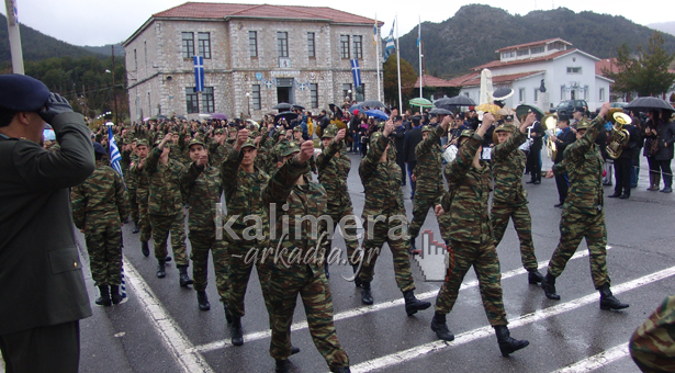 Ορκίστηκαν οι νεοσύλλεκτοι και στο 11ο Σύνταγμα Πεζικού (εικόνες και βίντεο)