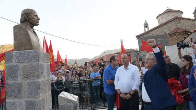 Λαγκάδια | Σε κλίμα συγκίνησης και αγωνιστικής ανάτασης τα αποκαλυπτήρια της προτομής του Νίκου Πλουμπίδη (εικόνες)