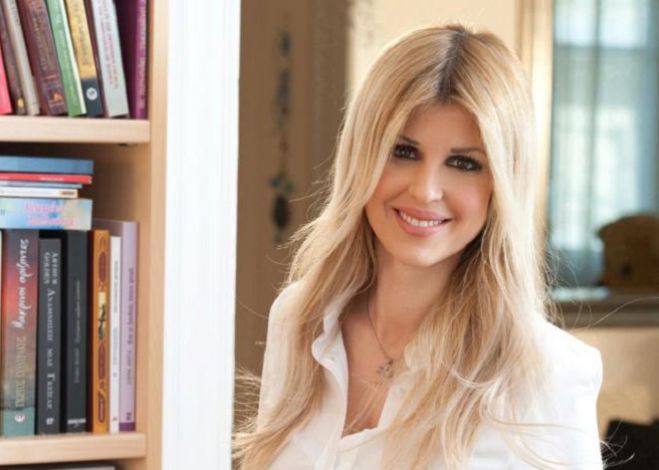&Eta; Έ&lambda;&epsilon;&nu;&alpha; &Rho;ά&pi;&tau;&eta; έ&rho;&chi;&epsilon;&tau;&alpha;&iota; &sigma;&tau;&omicron; &Nu;&alpha;ύ&pi;&lambda;&iota;&omicron;!