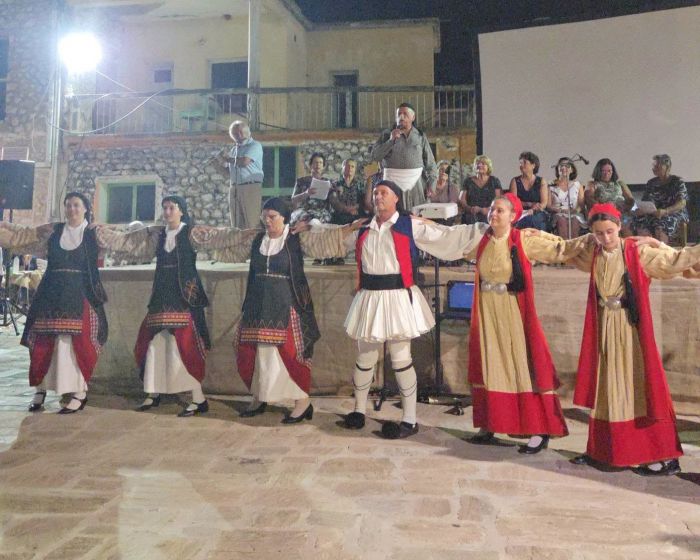 &Eta; &alpha;&upsilon;&lambda;&alpha;ί&alpha; &tau;&omicron;&upsilon; 5&omicron;&upsilon; &Phi;&epsilon;&sigma;&tau;&iota;&beta;ά&lambda; &Tau;&sigma;&alpha;&kappa;&omega;&nu;&iota;ά&sigmaf; έ&pi;&epsilon;&sigma;&epsilon; &sigma;&tau;&omicron;&nu; Ά&gamma;&iota;&omicron; &Alpha;&nu;&delta;&rho;έ&alpha; (&epsilon;&iota;&kappa;ό&nu;&epsilon;&sigmaf;)
