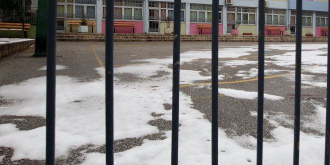 "&Delta;&epsilon;&nu; &kappa;&lambda;&epsilon;ί&nu;&omicron;&upsilon;&nu; &tau;&alpha; &sigma;&chi;&omicron;&lambda;&epsilon;ί&alpha; &sigma;&epsilon; &kappa;ά&theta;&epsilon; &pi;&epsilon;&rho;ί&sigma;&tau;&alpha;&sigma;&eta;, &kappa;ύ&rho;&iota;&epsilon; &Delta;ή&mu;&alpha;&rho;&chi;&epsilon;"