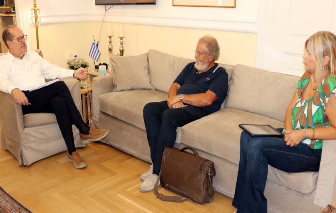 &Pi;&epsilon;&rho;&iota;&phi;έ&rho;&epsilon;&iota;&alpha; | &Pi;&rho;&omicron;&chi;&omega;&rho;ά &eta; &sigma;&upsilon;&gamma;&kappa;έ&nu;&tau;&rho;&omega;&sigma;&eta; &alpha;&upsilon;&theta;&epsilon;&nu;&tau;&iota;&kappa;ώ&nu; &epsilon;&iota;&delta;ώ&nu; &alpha;&pi;ό &tau;&eta;&nu; &epsilon;&pi;&omicron;&chi;ή &tau;&eta;&sigmaf; &Epsilon;&theta;&nu;&iota;&kappa;ή&sigmaf; &Pi;&alpha;&lambda;&iota;&gamma;&gamma;&epsilon;&nu;&epsilon;&sigma;ί&alpha;&sigmaf;