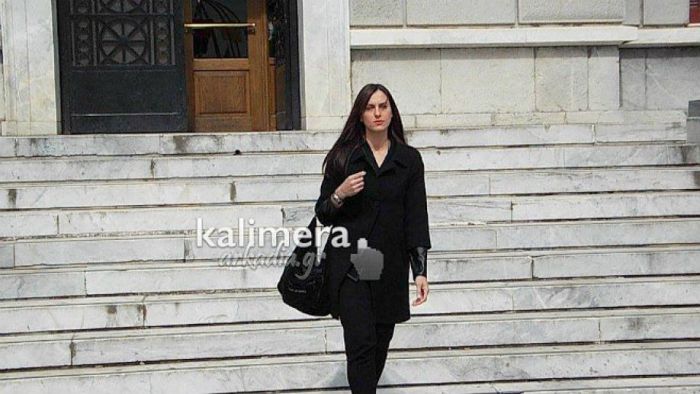 Η Εύη Τατούλη είναι το πρόσωπο που εκβιαζόταν από τρεις γυναίκες μέσα από blogs!