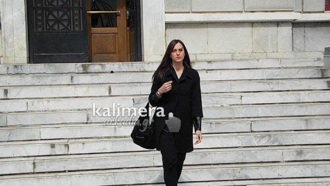 Η Εύη Τατούλη είναι το πρόσωπο που εκβιαζόταν από τρεις γυναίκες μέσα από blogs!