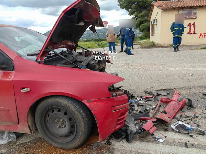 Σοβαρό τροχαίο στο Άργος - Ένας ανήλικος ανάμεσα στους τραυματίες (vd)