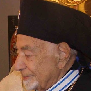 &Epsilon;&kappa;&omicron;&iota;&mu;ή&theta;&eta; &omicron; &Mu;&eta;&tau;&rho;&omicron;&pi;&omicron;&lambda;ί&tau;&eta;&sigmaf; &Gamma;έ&rho;&omega;&nu; &Mu;έ&mu;&phi;&iota;&delta;&omicron;&sigmaf; &Pi;&alpha;ύ&lambda;&omicron;&sigmaf;, &mu;&epsilon; &kappa;&alpha;&tau;&alpha;&gamma;&omega;&gamma;ή &alpha;&pi;ό &tau;&eta;&nu; &Alpha;&rho;&kappa;&alpha;&delta;ί&alpha;
