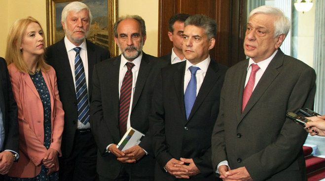 &Mu;&epsilon; &tau;&omicron;&nu; &Pi;&rho;ό&epsilon;&delta;&rho;&omicron; &tau;&eta;&sigmaf; &Delta;&eta;&mu;&omicron;&kappa;&rho;&alpha;&tau;ί&alpha;&sigmaf; &sigma;&upsilon;&nu;&alpha;&nu;&tau;ή&theta;&eta;&kappa;&epsilon; &omicron; &Pi;έ&tau;&rho;&omicron;&sigmaf; &Tau;&alpha;&tau;&omicron;ύ&lambda;&eta;&sigmaf;