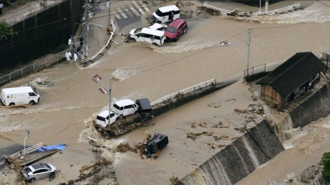 Ασύλληπτη τραγωδία στην Ιαπωνία | Στους 81 οι νεκροί από τις πρωτοφανείς πλημμύρες