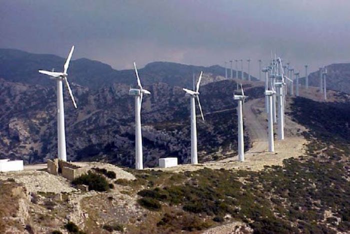 &Pi;&alpha;&pi;&alpha;&eta;&lambda;&iota;&omicron;ύ: "&Pi;&epsilon;&rho;&iota;&beta;&alpha;&lambda;&lambda;&omicron;&nu;&tau;&iota;&kappa;ό έ&gamma;&kappa;&lambda;&eta;&mu;&alpha; &omicron;&iota; &alpha;&nu;&epsilon;&mu;&omicron;&gamma;&epsilon;&nu;&nu;ή&tau;&rho;&iota;&epsilon;&sigmaf; &sigma;&tau;&omicron; &Mu;&alpha;ί&nu;&alpha;&lambda;&omicron;"