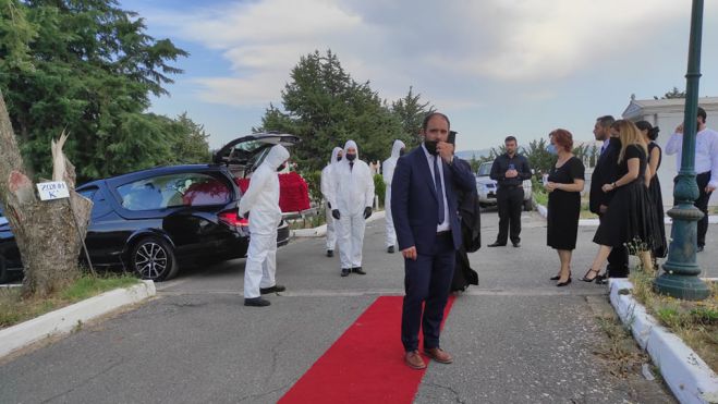 &Eta; &Tau;&rho;ί&pi;&omicron;&lambda;&eta; &alpha;&pi;&omicron;&chi;&alpha;&iota;&rho;έ&tau;&eta;&sigma;&epsilon; &tau;&omicron;&nu; &mu;&alpha;&kappa;&alpha;&rho;&iota;&sigma;&tau;ό &Alpha;&iota;&delta;&epsilon;&sigma;&iota;&mu;&omicron;&lambda;&omicron;&gamma;&iota;ώ&tau;&alpha;&tau;&omicron; &Pi;&rho;&omega;&tau;&omicron;&pi;&rho;&epsilon;&sigma;&beta;ύ&tau;&epsilon;&rho;&omicron; &Alpha;&lambda;έ&xi;&alpha;&nu;&delta;&rho;&omicron; &Pi;&alpha;&pi;&alpha;&delta;ό&pi;&omicron;&upsilon;&lambda;&omicron; (&epsilon;&iota;&kappa;ό&nu;&epsilon;&sigmaf;)