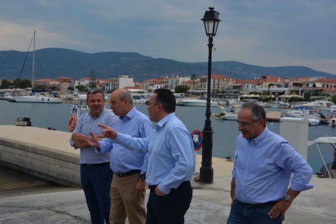 Κυβερνητικό κλιμάκιο στο Άστρος | Οι εξαγγελίες για 6 μεγάλα έργα σε λιμάνι, δρόμους, κτιριακές υποδομές! (εικόνες)