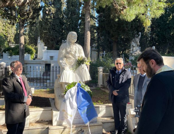&Eta; &Pi;&alpha;&gamma;&gamma;&omicron;&rho;&tau;&upsilon;&nu;&iota;&alpha;&kappa;ή &tau;ί&mu;&eta;&sigma;&epsilon; &tau;&eta;&nu; 179&eta; &epsilon;&pi;έ&tau;&epsilon;&iota;&omicron; &theta;&alpha;&nu;ά&tau;&omicron;&upsilon; &tau;&omicron;&upsilon; &Kappa;&omicron;&lambda;&omicron;&kappa;&omicron;&tau;&rho;ώ&nu;&eta; (&epsilon;&iota;&kappa;ό&nu;&epsilon;&sigmaf;)