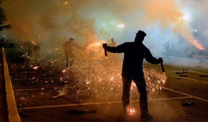 Το έθιμο του σαϊτοπολέμου αναβιώνει στην Καλαμάτα!