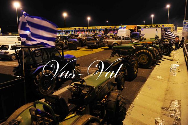 Κλειστά για δυο ώρες έμειναν τα διόδια του Ισθμού (vd)