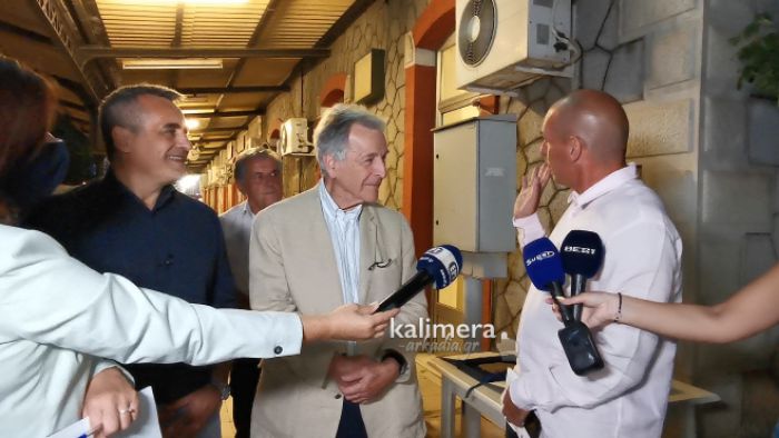 Γιάνης Βαρουφάκης: "Κάντε ... κατάληψη στον σιδηροδρομικό σταθμό της Τρίπολης"!