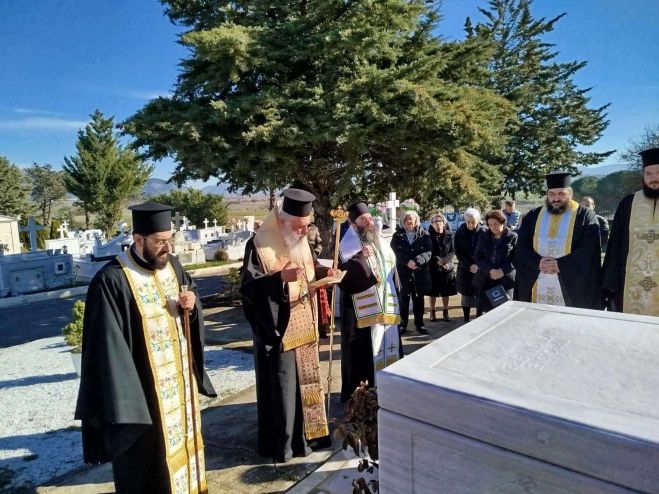 &Mu;&nu;&eta;&mu;ό&sigma;&upsilon;&nu;&omicron; &gamma;&iota;&alpha; &tau;&alpha; &delta;ύ&omicron; έ&tau;&eta; &alpha;&pi;ό &tau;&eta;&nu; &kappa;&omicron;ί&mu;&eta;&sigma;&eta; &tau;&omicron;&upsilon; &mu;&alpha;&kappa;&alpha;&rho;&iota;&sigma;&tau;&omicron;ύ &Mu;&eta;&tau;&rho;&omicron;&pi;&omicron;&lambda;ί&tau;&eta; &kappa;&upsilon;&rho;&omicron;ύ &Alpha;&lambda;έ&xi;&alpha;&nu;&delta;&rho;&omicron;&upsilon; (&epsilon;&iota;&kappa;ό&nu;&epsilon;&sigmaf;)