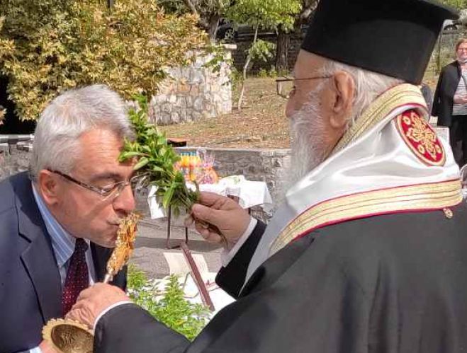 Βαλασόπουλος για Αλέξανδρο: "Κλίνω το γόνυ και σας υποσχόμαστε ότι δεν θα παρεκκλίνουμε από τις διδαχές σας!"