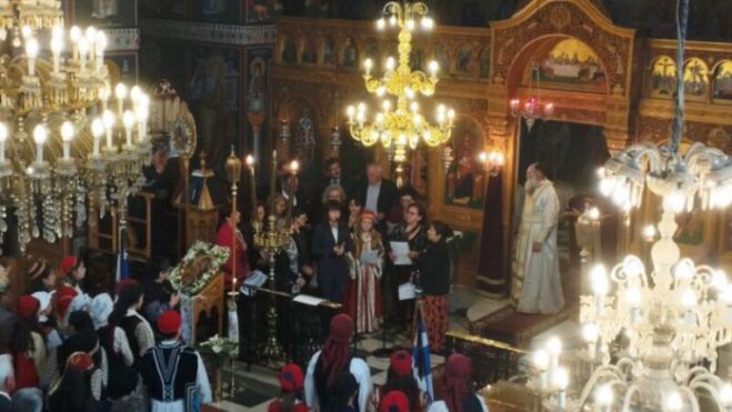 Πρώτη εμφάνιση για την παραδοσιακή χορωδία Αγίου Ανδρέα - Πραστού (vd)