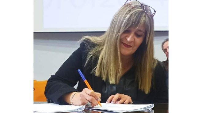 &Alpha;&nu;&alpha;&pi;&lambda;&eta;&rho;ώ&tau;&rho;&iota;&alpha; &Pi;&rho;ό&epsilon;&delta;&rho;&omicron;&sigmaf; &eta; &Epsilon;&iota;&rho;ή&nu;&eta; &Lambda;ί&gamma;&kappa;&rho;&eta; &sigma;&tau;&eta; &Delta;&eta;&mu;&omicron;&tau;&iota;&kappa;ή &Kappa;&omicron;&iota;&nu;ό&tau;&eta;&tau;&alpha; &Tau;&rho;ί&pi;&omicron;&lambda;&eta;&sigmaf;