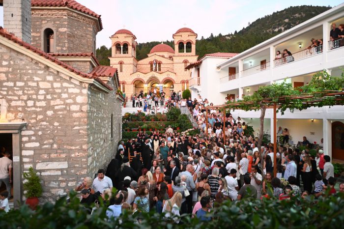 &Omicron; &Mu;&epsilon;&theta;&epsilon;ό&rho;&tau;&iota;&omicron;&sigmaf; &epsilon;&omicron;&rho;&tau;&alpha;&sigma;&mu;ό&sigmaf; &sigma;&tau;&eta; &Mu;&omicron;&nu;ή &Mu;&alpha;&lambda;&epsilon;&beta;ή&sigmaf; (&epsilon;&iota;&kappa;ό&nu;&epsilon;&sigmaf;)