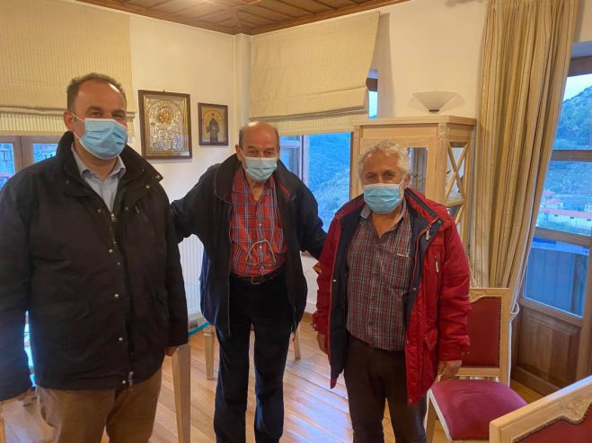 Συνάντηση Δήμαρχου Γορτυνίας με τον σκηνοθέτη Μανούσο Μανουσάκη με αφορμή τα γυρίσματα ταινίας στη Δημητσάνα