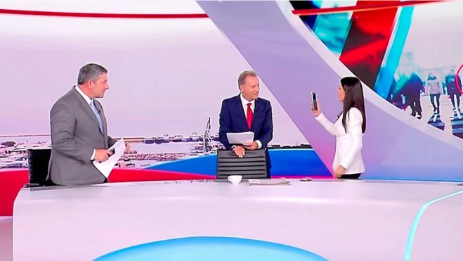 H &Lambda;&alpha;&tau;&iota;&nu;&omicron;&pi;&omicron;ύ&lambda;&omicron;&upsilon; &mu;&iota;&mu;ή&theta;&eta;&kappa;&epsilon; on air &tau;&eta; &Zeta;&omega;ή &Kappa;&omega;&nu;&sigma;&tau;&alpha;&nu;&tau;&omicron;&pi;&omicron;ύ&lambda;&omicron;&upsilon;: &laquo;&Epsilon;ί&nu;&alpha;&iota; &eta; &Epsilon;&lambda;έ&nu;&eta; &Lambda;&omicron;&upsilon;&kappa;ά &tau;&eta;&sigmaf; &pi;&omicron;&lambda;&iota;&tau;&iota;&kappa;ή&sigmaf;&raquo;