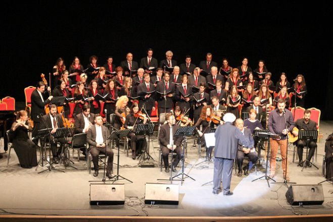 Καλαμάτα: Μάγεψαν το κοινό ο Γιάννης Μαρκόπουλος με την Χορωδία “Ορφέας” Τρίπολης (εικόνες)