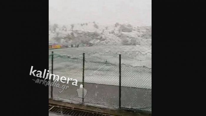 Το χιονισμένο γήπεδο της Κάρτσοβας - Δείτε βίντεο! (vd)