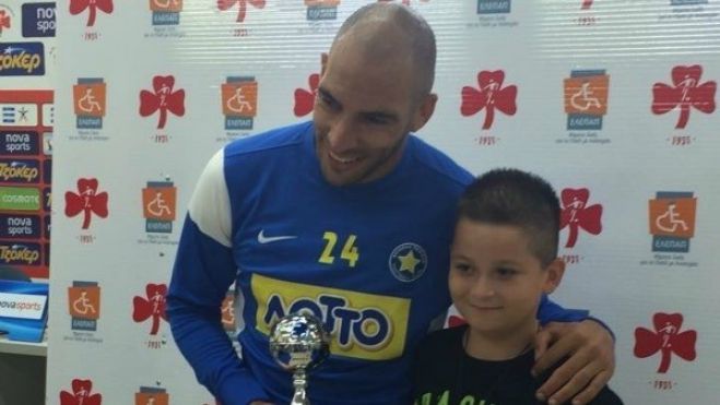 Σε ποιον χάρισε τη φανέλα του ο ΜVP Μπαράλες στην Κρήτη!