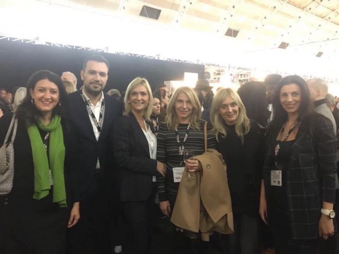 &Eta; &Pi;&epsilon;&rho;&iota;&phi;έ&rho;&epsilon;&iota;&alpha; &Pi;&epsilon;&lambda;&omicron;&pi;&omicron;&nu;&nu;ή&sigma;&omicron;&upsilon; &sigma;&tau;&omicron;&nu; &pi;&alpha;&gamma;&kappa;ό&sigma;&mu;&iota;&omicron; &chi;ά&rho;&tau;&eta; &omicron;&pi;&tau;&iota;&kappa;&omicron;&alpha;&kappa;&omicron;&upsilon;&sigma;&tau;&iota;&kappa;ώ&nu; &pi;&alpha;&rho;&alpha;&gamma;&omega;&gamma;ώ&nu;