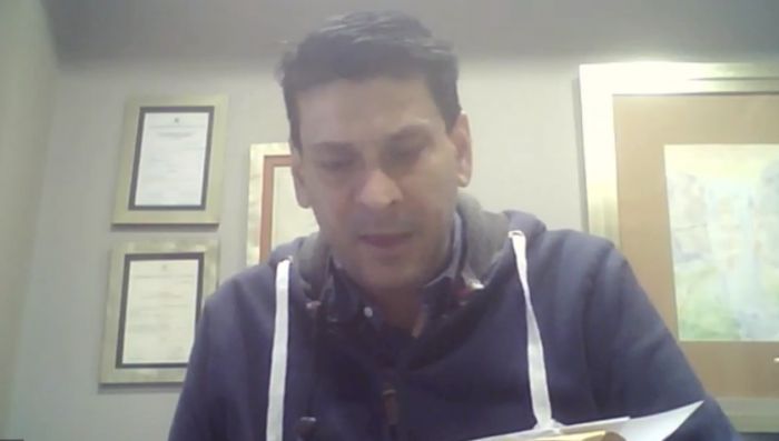 &Tau;&sigma;&iota;&alpha;&mu;&omicron;ύ&lambda;&omicron;&sigmaf; &sigma;&tau;&eta; &Delta;&Rho;&Tau;: "&Kappa;&rho;&omicron;&kappa;&omicron;&delta;&epsilon;ί&lambda;&iota;&alpha; &tau;&alpha; &delta;ά&kappa;&rho;&upsilon;&alpha; &tau;&eta;&sigmaf; &delta;&eta;&mu;&omicron;&tau;&iota;&kappa;ή&sigmaf; &alpha;&rho;&chi;ή&sigmaf; &gamma;&iota;&alpha; &tau;&omicron; &Alpha;&theta;ή&nu;&alpha;&iota;&omicron;" (ή&chi;&omicron;&sigmaf;)
