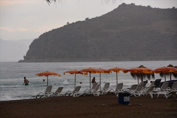 &Kappa;&alpha;&iota;&rho;ό&sigmaf;: &Gamma;&iota;&alpha; &beta;&rho;&omicron;&chi;έ&sigmaf; &kappa;&alpha;&iota; &kappa;&alpha;&tau;&alpha;&iota;&gamma;ί&delta;&epsilon;&sigmaf; &mu;έ&sigma;&alpha; &sigma;&tau;&omicron; &Sigma;&alpha;&beta;&beta;&alpha;&tau;&omicron;&kappa;ύ&rho;&iota;&alpha;&kappa;&omicron; &mu;&iota;&lambda;ά &omicron; &mu;&epsilon;&tau;&epsilon;&omega;&rho;&omicron;&lambda;ό&gamma;&omicron;&sigmaf; &Kappa;&alpha;&lambda;&lambda;&iota;ά&nu;&omicron;&sigmaf;