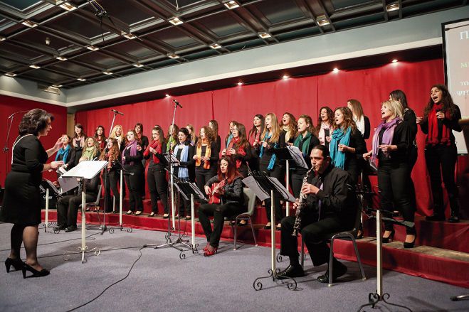 &Eta; &Chi;&omicron;&rho;&omega;&delta;ί&alpha; &Tau;&rho;ί&pi;&omicron;&lambda;&eta;&sigmaf; &sigma;&epsilon; &pi;&alpha;&gamma;&kappa;ό&sigma;&mu;&iota;&omicron; &phi;&epsilon;&sigma;&tau;&iota;&beta;ά&lambda; &sigma;&tau;&eta; &Theta;&epsilon;&sigma;&sigma;&alpha;&lambda;&omicron;&nu;ί&kappa;&eta;