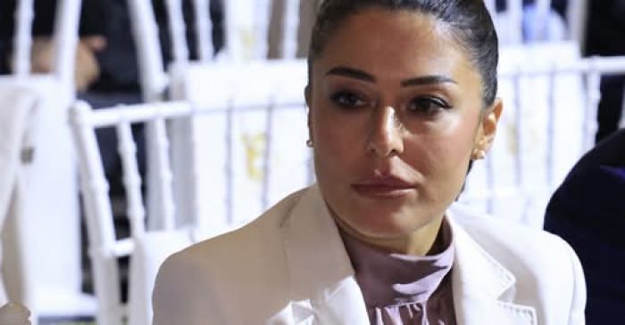 &Lambda;&alpha;&tau;&iota;&nu;&omicron;&pi;&omicron;ύ&lambda;&omicron;&upsilon;: &laquo;&Tau;&rho;&alpha;&nu;&sigmaf; &delta;&epsilon;&nu; &epsilon;ί&nu;&alpha;&iota; &gamma;&upsilon;&nu;&alpha;ί&kappa;&alpha;, &tau;&rho;&alpha;&nu;&sigmaf; &epsilon;ί&nu;&alpha;&iota; ά&nu;&tau;&rho;&alpha;&sigmaf;&hellip; &Eta; &pi;&rho;&omicron;&tau;&epsilon;&rho;&alpha;&iota;ό&tau;&eta;&tau;ά &mu;&omicron;&upsilon; &epsilon;ί&nu;&alpha;&iota; &omicron;&iota; &gamma;&upsilon;&nu;&alpha;ί&kappa;&epsilon;&sigmaf;&raquo;