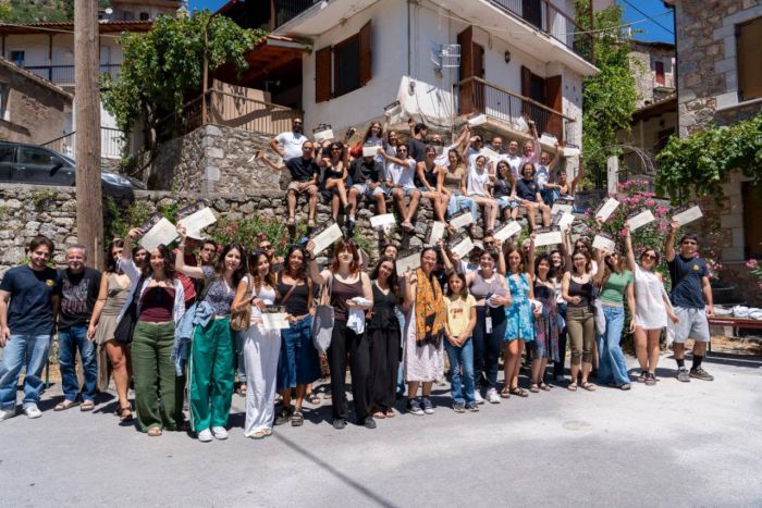 &Lambda;&alpha;&gamma;&kappa;ά&delta;&iota;&alpha; | &Omicron;&lambda;&omicron;&kappa;&lambda;ή&rho;&omega;&sigma;&eta; &Gamma;&iota;&omicron;&rho;&tau;ώ&nu; &tau;&eta;&sigmaf; &Pi;έ&tau;&rho;&alpha;&sigmaf; &kappa;&alpha;&iota; &tau;&omicron;&upsilon; 8&omicron;&upsilon; &Epsilon;&rho;&gamma;&alpha;&sigma;&tau;&eta;&rho;ί&omicron;&upsilon; (&epsilon;&iota;&kappa;ό&nu;&epsilon;&sigmaf;)