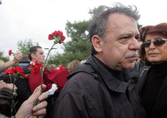&Pi;έ&theta;&alpha;&nu;&epsilon; &omicron; &Nu;ί&kappa;&omicron;&sigmaf; &Mu;&pi;&epsilon;&lambda;&omicron;&gamma;&iota;ά&nu;&nu;&eta;&sigmaf;, &gamma;&iota;&omicron;&sigmaf; &tau;&omicron;&upsilon; &iota;&sigma;&tau;&omicron;&rho;&iota;&kappa;&omicron;ύ &eta;&gamma;έ&tau;&eta; &tau;&eta;&sigmaf; A&rho;&iota;&sigma;&tau;&epsilon;&rho;ά&sigmaf;