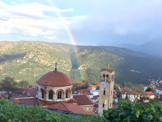 Πανέμορφο ουράνιο τόξο στο Καστρί Κυνουρίας (εικόνες)!